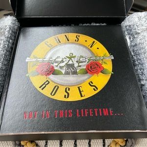Guns N Roses 🌹 VIP Limited Edition Not In This Lifetime Album and Souvenirs